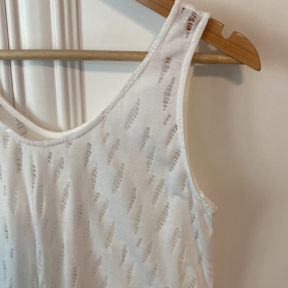 ๐บ3/$15 Soprano white tank top - Picture 3 of 6